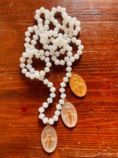 COLLANA CRISTALLI CON TRE MEDAGLIE