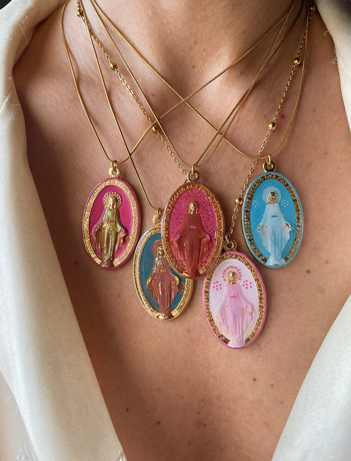 COLLANA MADONNA DIPINTA A MANO