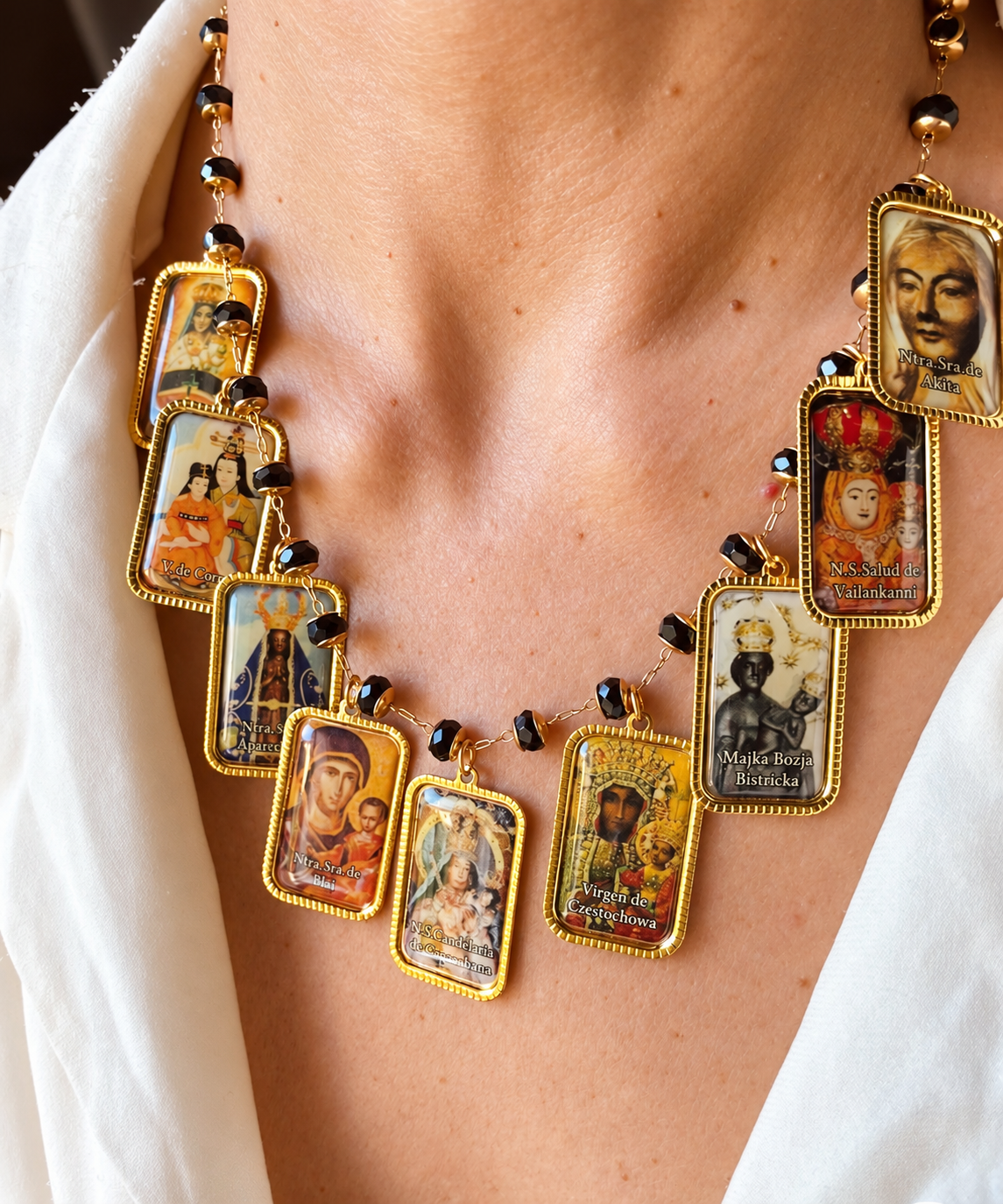 COLLANA TUTTE SANTE
