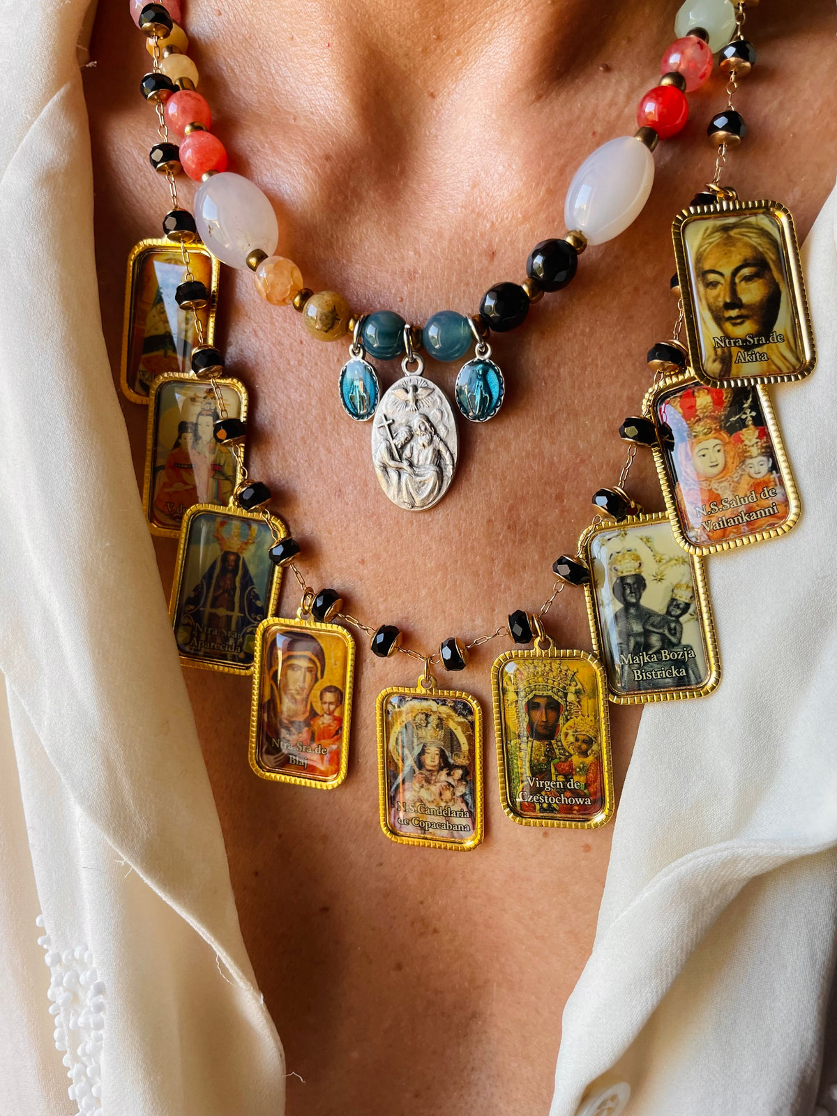 COLLANA TUTTE SANTE